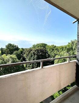 schönes Apartment mit Balkon und PKW Aussenstellplatz - Neuss