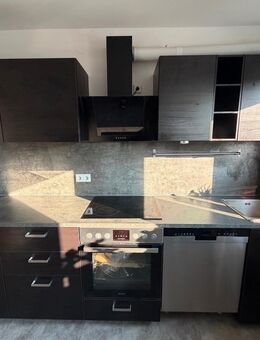 Komplette Küchenzeile mit Einnaugeräten - Karlsdorf-Neuthard