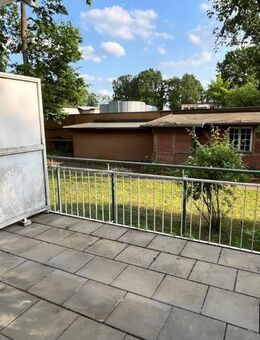 ca. 12,5 m² große Süd-West-Terrasse auf Erbpachtgrundstück im Hochparterre. - Berlin