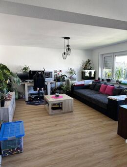 Sanierte 4 Zimmerwohnung mit Balkon im 1.OG in Vöhringen - Vöhringen (Bayern)