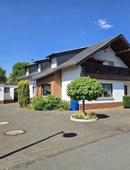 Hochwertiges Ein- oder Zweifamilienhaus - entscheiden Sie selbst - zwei Garagen inklusive! - Seiwerath