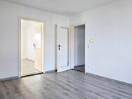 Investment-Gelegenheit in Köthen: 2 Zimmer, Balkon und viel Potenzial - Köthen (Anhalt)