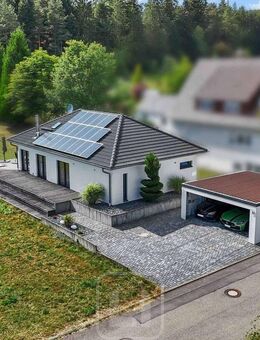 Ebenerdiges Wohnen in traumhafter Lage | Bungalow | PV-Anlage | Garten & Doppelgarage - Bad Liebenzell