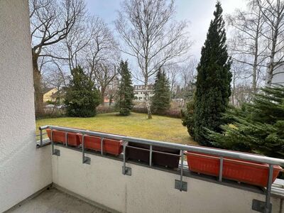 Gemütliche 2-Zimmerwohnung mit Loggia und Grünblick in Steglitz