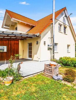 Ländliche Idylle trifft Wohnkomfort - Familienfreundliches EFH mit Loggia, Balkon & schönem Garten - Duggendorf