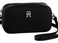 Tommy Hilfiger Mini Bag TH EMBLEM CAMERA BAG, mit TH-Emblem vorne