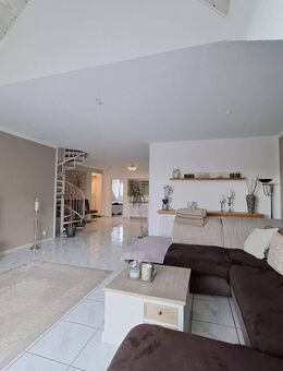 Offen. Hell. Großzügig. Maisonette mit Balkon und Studio - Bruchköbel