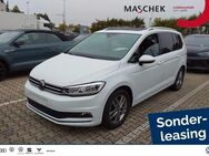 VW Touran, 2.0 TDI Highline Si, Jahr 2022 - Wackersdorf