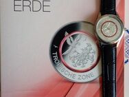 Planet Erde Armbanduhr mit einem Lederarmband und einer 5 €uro Gedenkmünze NEU - Sindelfingen