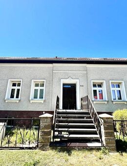 Mehrfamilienhaus mit 4 Wohneinheiten und Nebengebäuden auf 8.000 m² Grundstück - Oranienburg