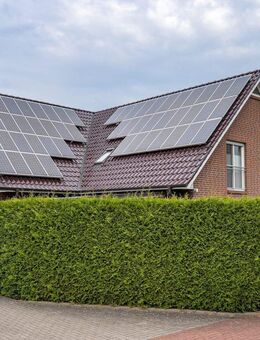Hochwertiges Familienhaus mit Wintergarten, Doppelcarport, Wellnessbad, Photovoltaik und separater Einliegerwohnung - Barßel