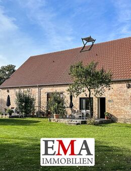 Sanierte Scheune mit zehn Zimmern, vier Bädern und 200 m² Ausbaureserve - direkt am Beetzsee - Roskow
