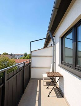 Gepflegte 1-Zimmer-Wohnung mit Balkon und Duplex-Stellplatz in München-Milbertshofen - München