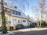 Isernhagen-Süd: 1-2-Familienhaus, 2008 kernsaniert, auf 1.300 m² großem Grundstück mit 2 Garagen - Hannover
