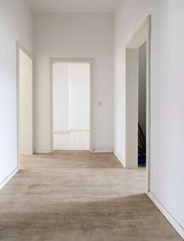 2- Raumwohnung in einem denkmalgeschützten Mehrfamilienhaus von Schlosschemnitz mit Balkonpotenzial - Chemnitz