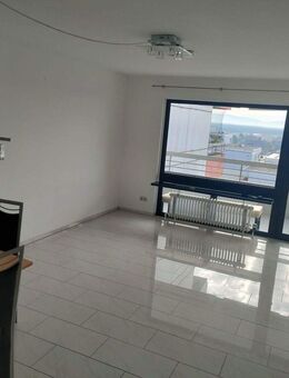 Helle Lichtdurchflutete 3 Raum Wohnung mit EBK und Balkon in Griesheim - Griesheim