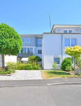 Modernes 3-Familienhaus mit 2 freien Wohnungen in Top-Lage von Sandershausen - Niestetal