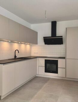 Großzügige Zwei-Zimmer-Penthouse-Wohnung mit hochwertiger Einbauküche und Aufzug - Seligenstadt