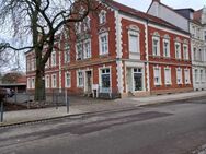 Renovierte schöne 3-Raum Wohnung im 1.Obergeschoss mit Einbauküche - Stendal (Hansestadt)