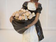 FRAU MIT BLUMENBUKETT Keramik glasiert 19 cm Deko Figur !NEU! - Ochsenfurt