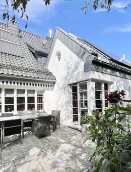 Modernes Einfamilienhaus mit Gartenidylle und nachhaltiger Energietechnik in Bad Meinberg - Horn-Bad Meinberg