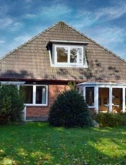 Solides, familiengerechtes Wohnhaus in Hockensbüll mit Garage und schönem Grundstück - Husum (Schleswig-Holstein)