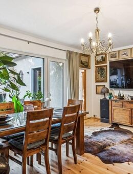 Vollsaniertes Einfamilienhaus mit Einliegerwohnung, Teilkeller und Garage - Berlin