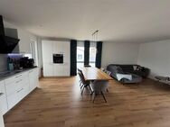 Neuwertige 4,5 Zi.-Whg. mit EBK, Balkon, Garage u. Stellplatz in Unterschneidheim - Unterschneidheim