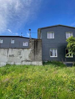 Das Haus für die große Familie in Kombination mit ca. 300 m² Gewerbefläche für Ihre Geschäftsidee, sowie Mieteinnahmen aus 2 schicken Wohneinheiten. - Gillersdorf