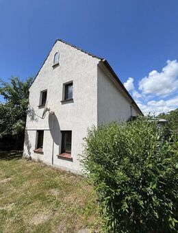 Wohnhaus mit Garage - Löbau