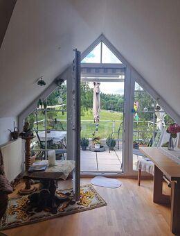 Helle 2-Zimmer-Dachgeschosswohnung mit großer Südterrasse und Grünblick in Badenweiler - Badenweiler