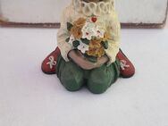 Knieender Gilde-Clown mit Blumenstrauß - Witten