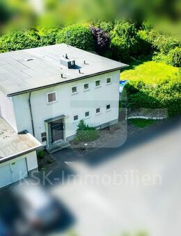 Vermietetes Zweifamilienhaus mit Baugrundstück in direkter Waldlage! - Köln