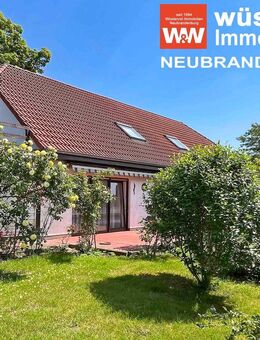 FÜR EINE ODER ZWEI FAMILIEN MIT EINBAUKÜCHEN + KAMINOFEN + DACHTERRASSE+ GARAGE + DOPPELCARPORT - Güstrow
