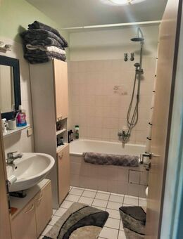 Attraktive 3-Zimmer-Dachgeschosswohnung mit Balkon und Einbauküche - Achim