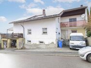 Gepflegtes Einfamilienhaus mit viel Platz und großem Garten in familienfreundlicher Lage - Lam