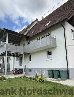 Für Kapitalanleger oder Eigennutzer: Doppelhaushälfte mit 3 Wohneinheiten und sep. Schuppen - Freudenstadt