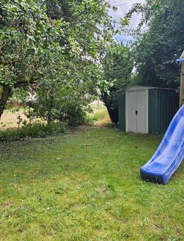 Über 1000 qm Grund, in Toplage, Drei Wohn., leer, guter Zustand..Garagen, Stellplätze - Wilhermsdorf