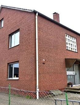 0 % Käuferprovision! Geräumiges, helles Zweifamilienhaus mit großem Garten, Garagen + Vollkeller! - Delmenhorst