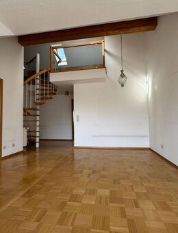 "Besondere DG-Wohnung" mit Galeriefläche und zwei Stellplätzen - Waiblingen-Neustadt - Waiblingen