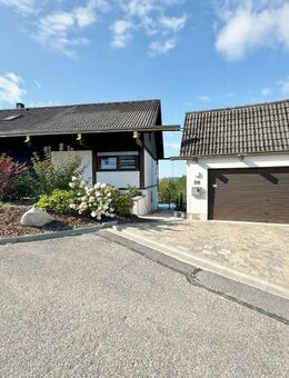 Großzügiges Einfamilienhaus mit Einliegerwohnung, Pool & Panorama - Wohnjuwel in Sengenthal! - Sengenthal