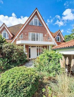 Imposante Maisonette-Wohnung mit Haus-im-Haus-Charakter, 4 Balkonen, Doppelcarport und Sauna! - Groß Grönau