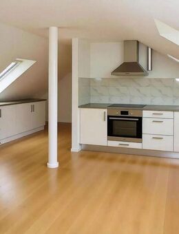 Sehr helle, moderne DG- Wohnung in kleiner Einheit, ca. 90m² Grundfläche mit Garten und Stellplatz - Beindersheim