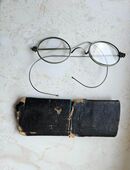 Antik Brille m Etui um 1900 Sammlerstück Optiker Dekoration in 99091