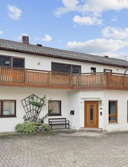 Gepflegtes Einfamilienhaus mit Garagen und Garten in Langfurth - Langfurth