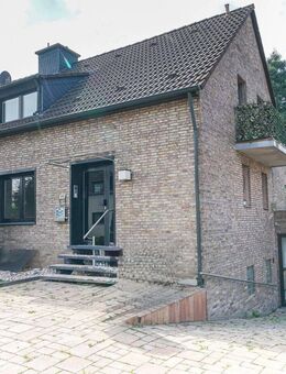 *Sehr geräumige Doppelhaushälfte mit großem Garten & Außenbereich in Düsseldorf-Wersten* - Düsseldorf