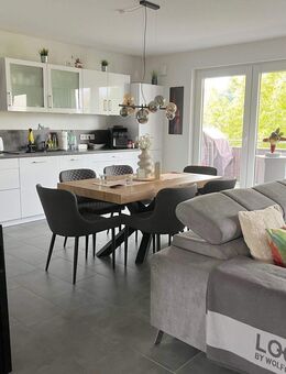 Neuwertige 3-Zimmer ETW mit gr. Balkon & 2 Stellplätzen in Föhren - Föhren