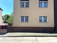 Großzügiges Einfamilienhaus mit Garage, Lagerfläche und großem Garten in Duisburg-Rheinhausen - Duisburg