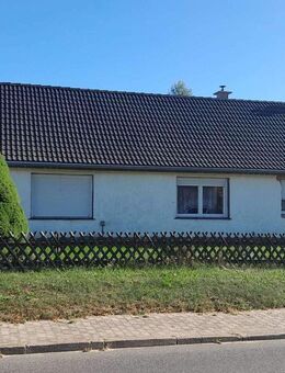 Einfamilienhaus u. Scheune mit Potenzial 2.500 m² Grund - Heinrichswalde