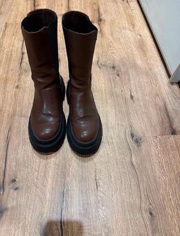 Stiefel mit dicker Sohle - Düsseldorf Zentrum